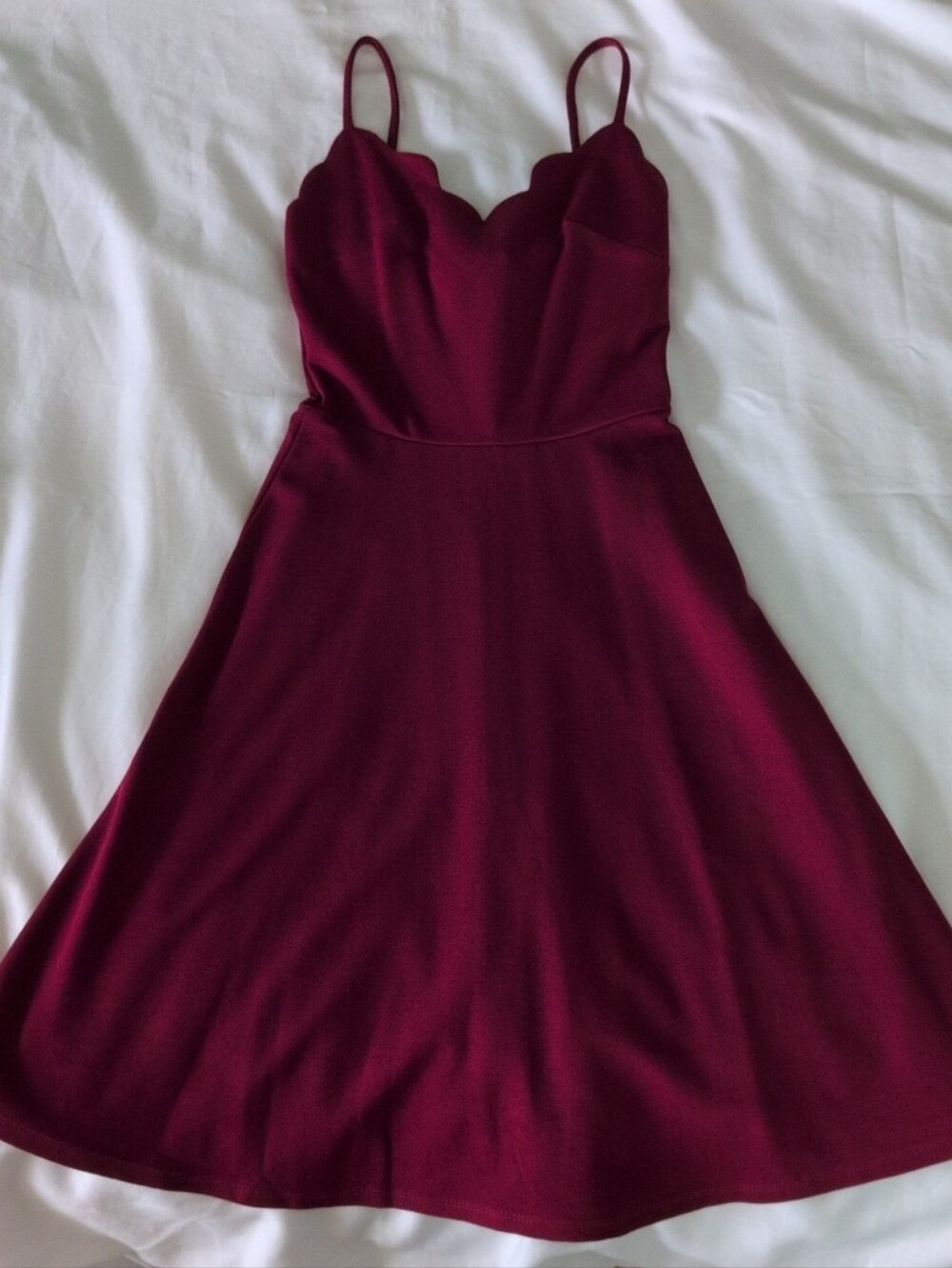 Women's Burgundy Scallop V-Neck Prom Dress